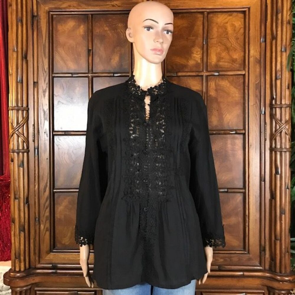 Paposon Black Daisy Lace Cuff/Neck/Front Insert Pleated Button Down Gauze Top